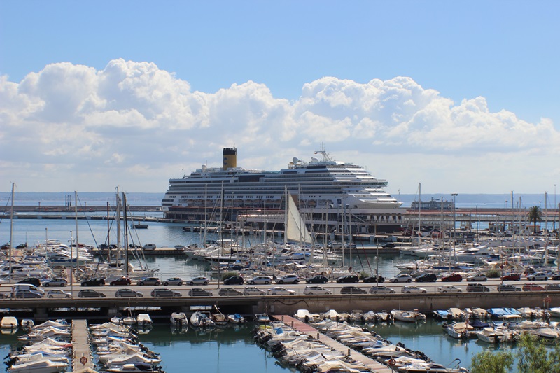 Costa Favulosa im Hafen von Palma de Mallorca
