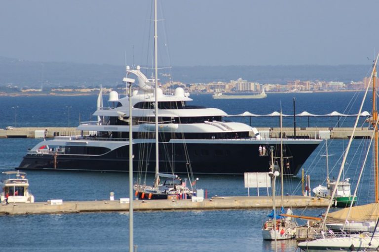 Symphony Super Yacht im Hafen von Palma Symphony Super Yacht im Hafen von Palma
