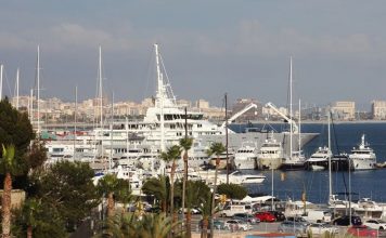 Ulysse modernste Superyacht der Welt im Hafen von Palma Ulysse Mega Yacht im Hafen von Palma de Mallorca